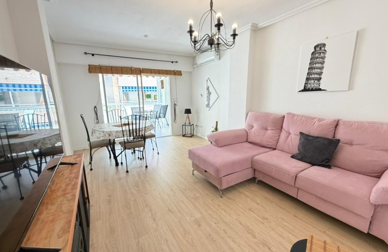 Sprzedaż - Apartament / Mieszkanie -
Torrevieja - Playa del Cura