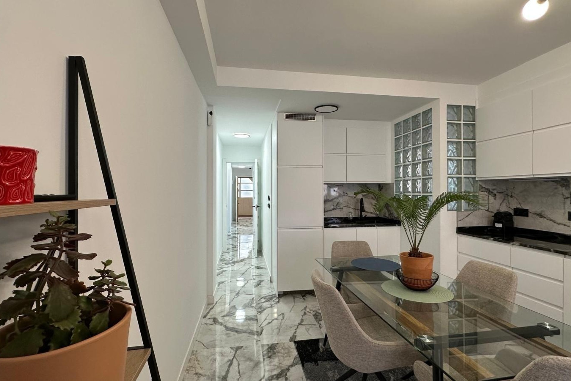 Sprzedaż - Apartament / Mieszkanie -
Torrevieja - Playa del Cura