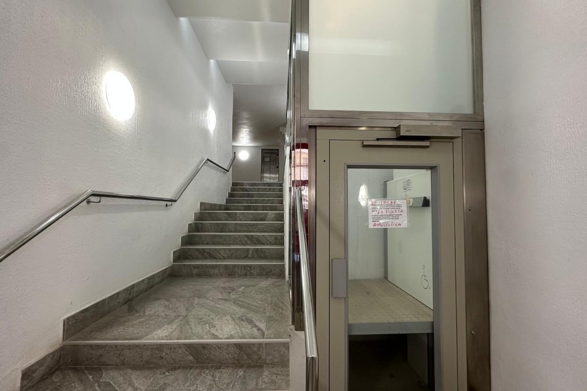 Sprzedaż - Apartament / Mieszkanie -
Torrevieja - Playa del Cura