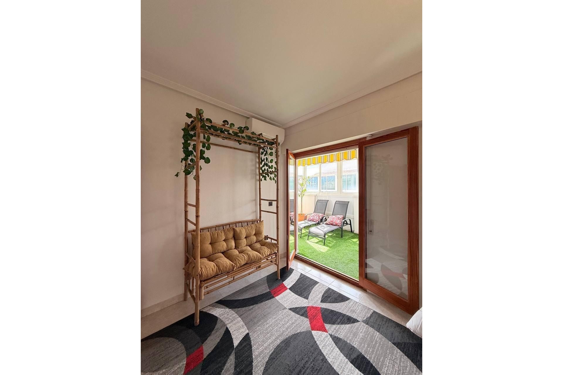 Sprzedaż - Apartament / Mieszkanie -
Torrevieja - Playa del Cura