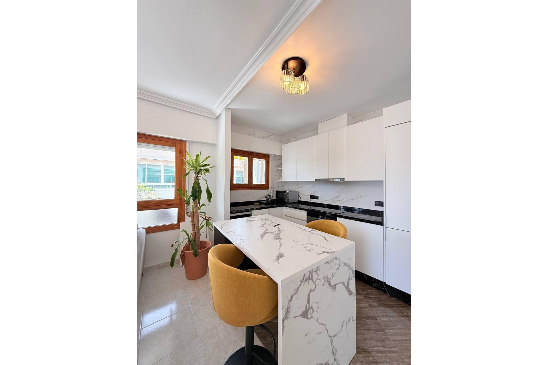 Sprzedaż - Apartament / Mieszkanie -
Torrevieja - Playa del Cura