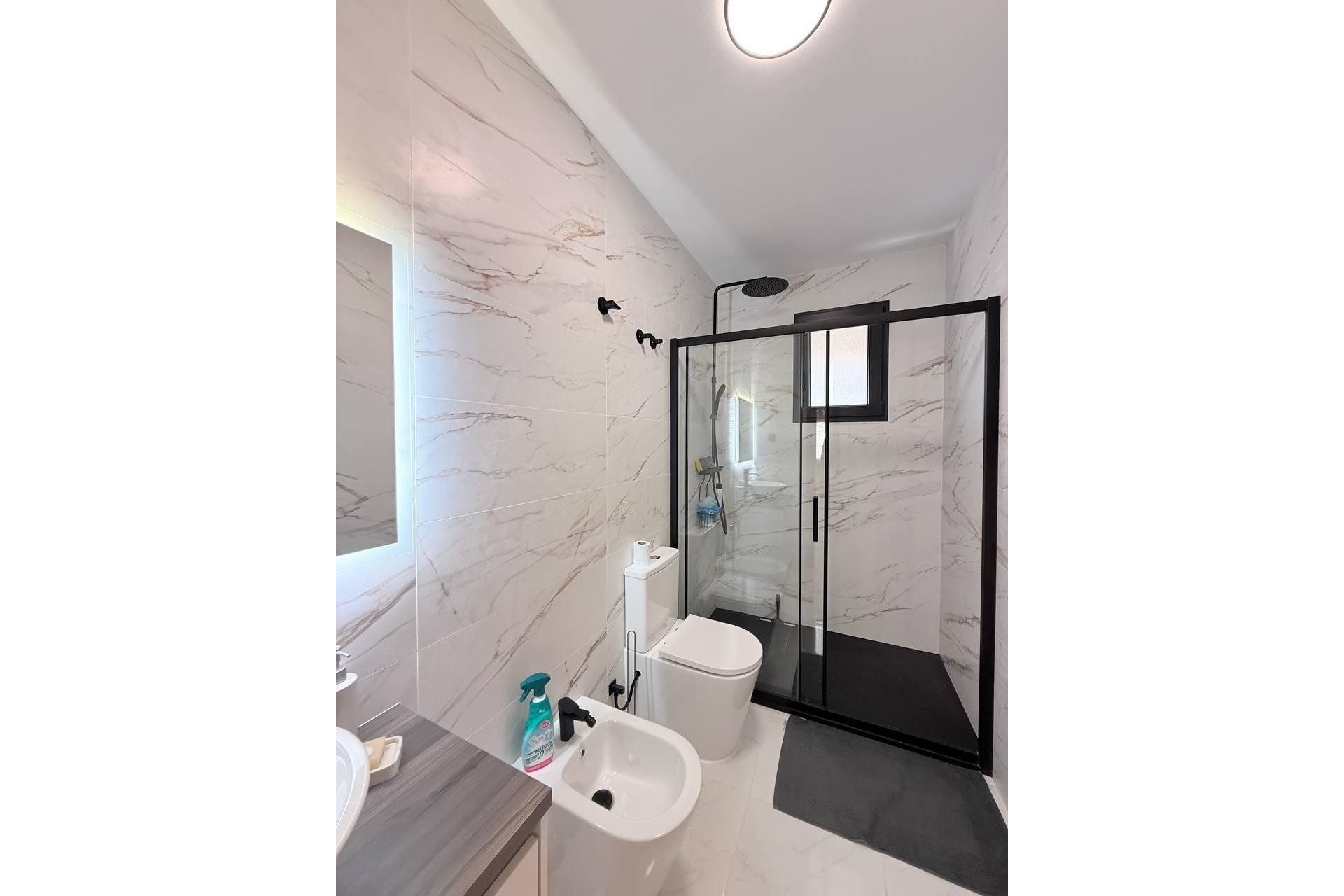 Sprzedaż - Apartament / Mieszkanie -
Torrevieja - Playa del Cura
