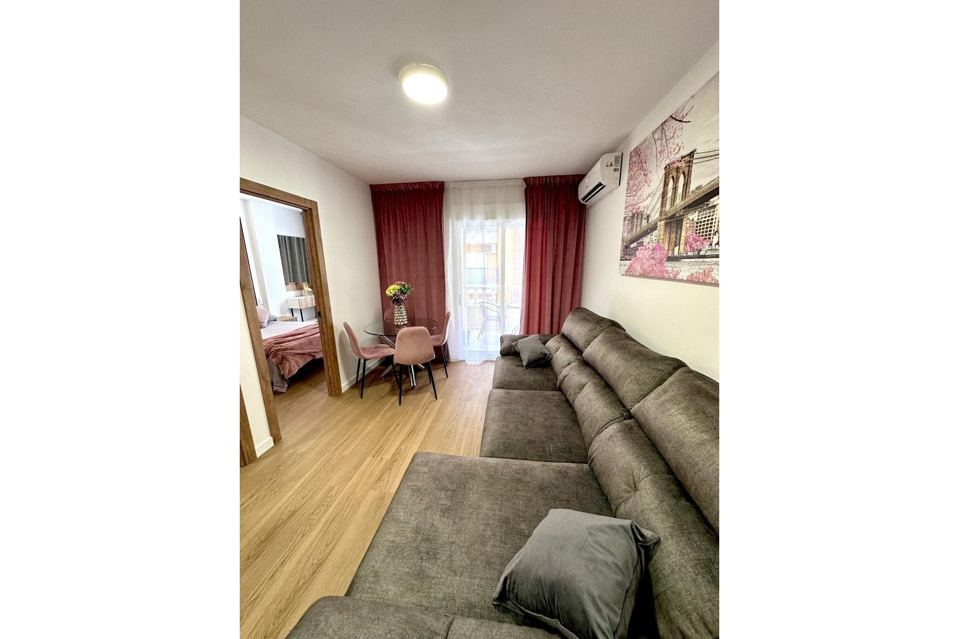 Sprzedaż - Apartament / Mieszkanie -
Torrevieja - Playa del Cura