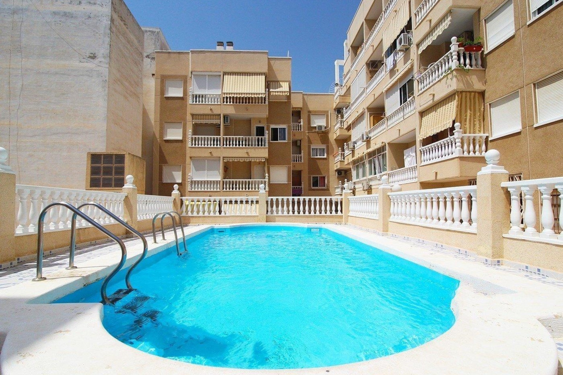 Sprzedaż - Apartament / Mieszkanie -
Torrevieja - Playa del Cura