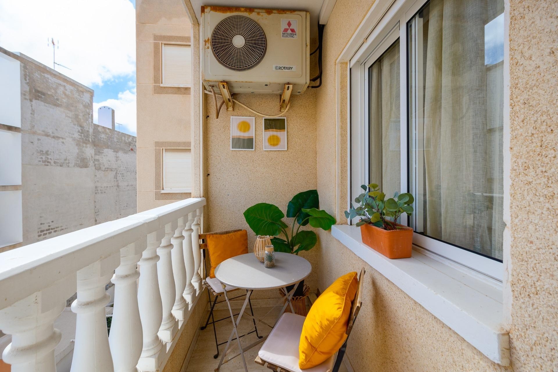 Sprzedaż - Apartament / Mieszkanie -
Torrevieja - Playa del Cura
