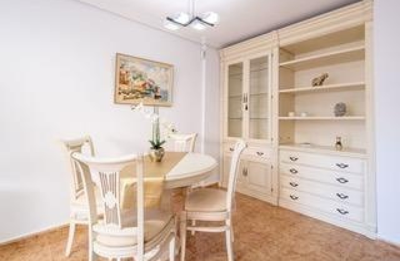 Sprzedaż - Apartament / Mieszkanie -
Torrevieja - Playa del Cura