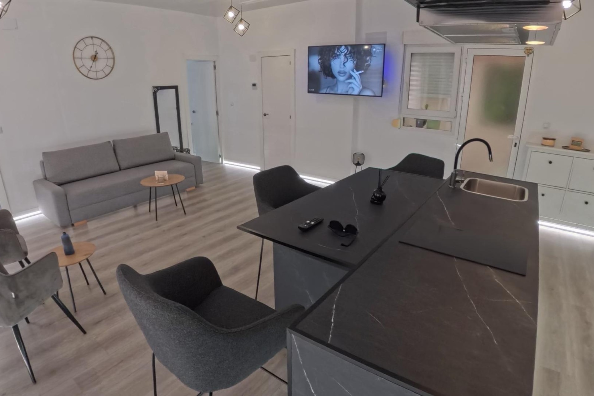 Sprzedaż - Apartament / Mieszkanie -
Torrevieja - Playa del Cura