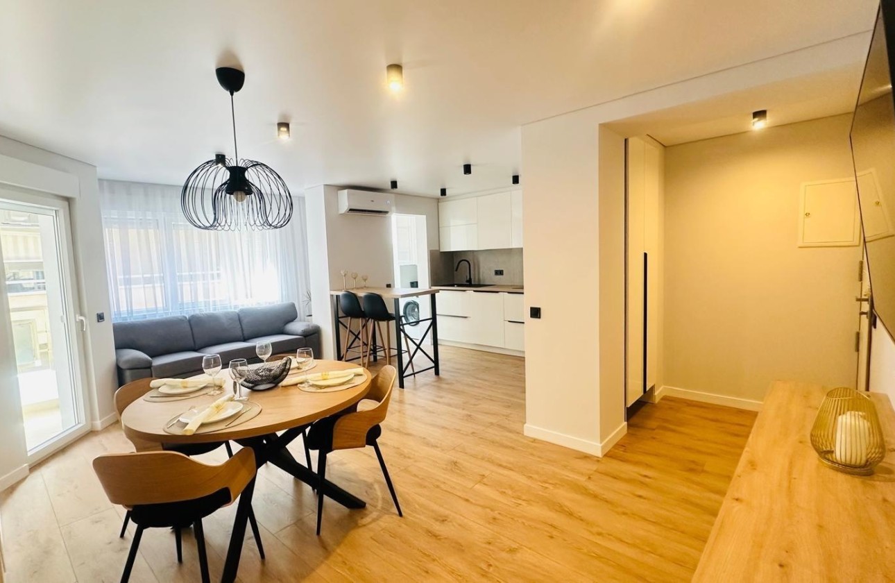 Sprzedaż - Apartament / Mieszkanie -
Torrevieja - Playa del Cura