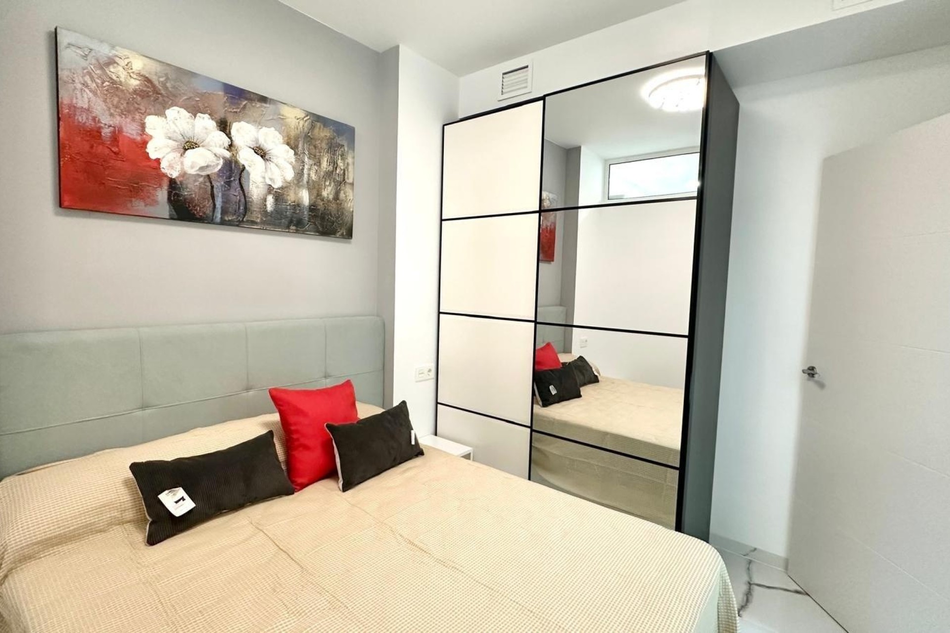 Sprzedaż - Apartament / Mieszkanie -
Torrevieja - Playa del Cura