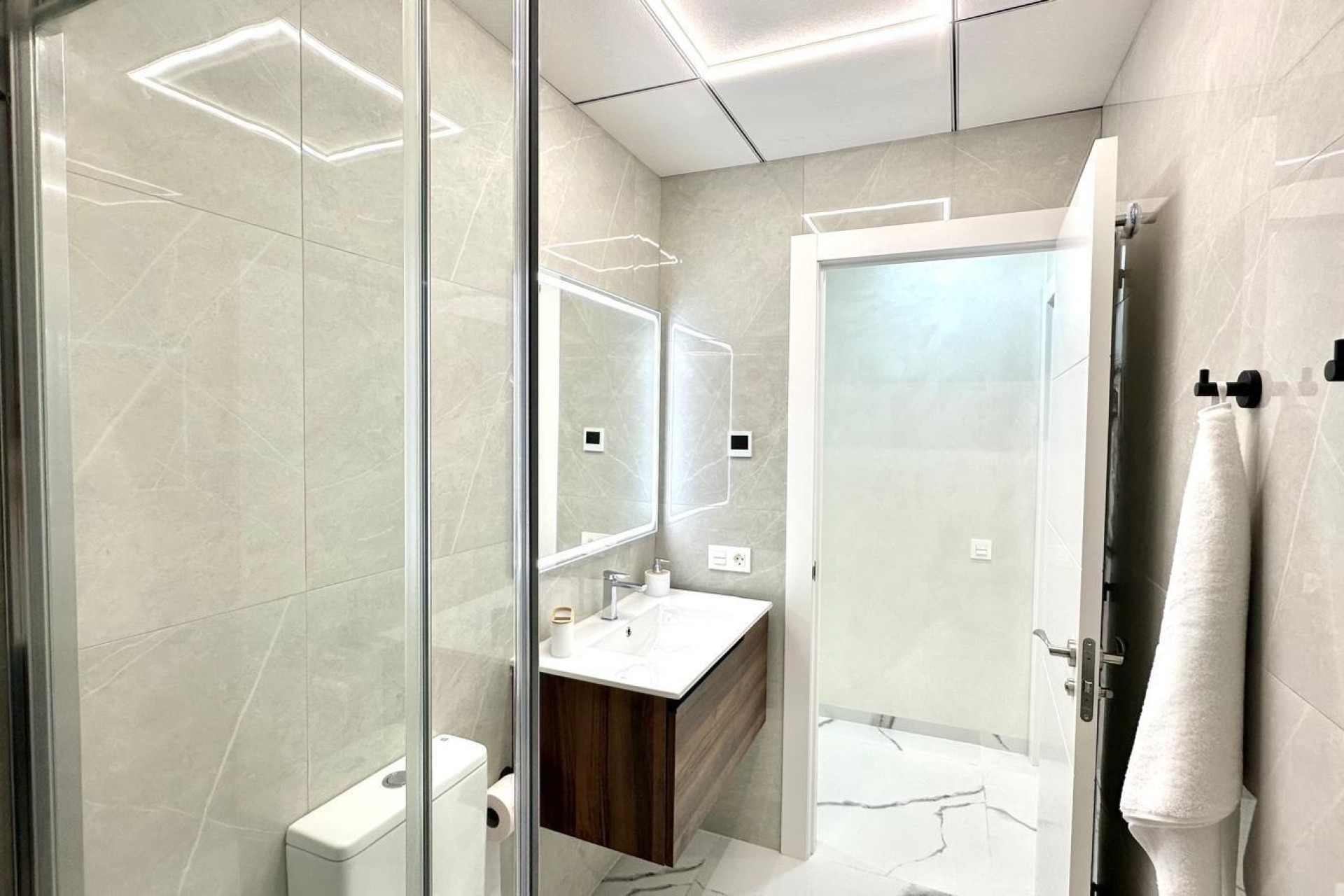 Sprzedaż - Apartament / Mieszkanie -
Torrevieja - Playa del Cura