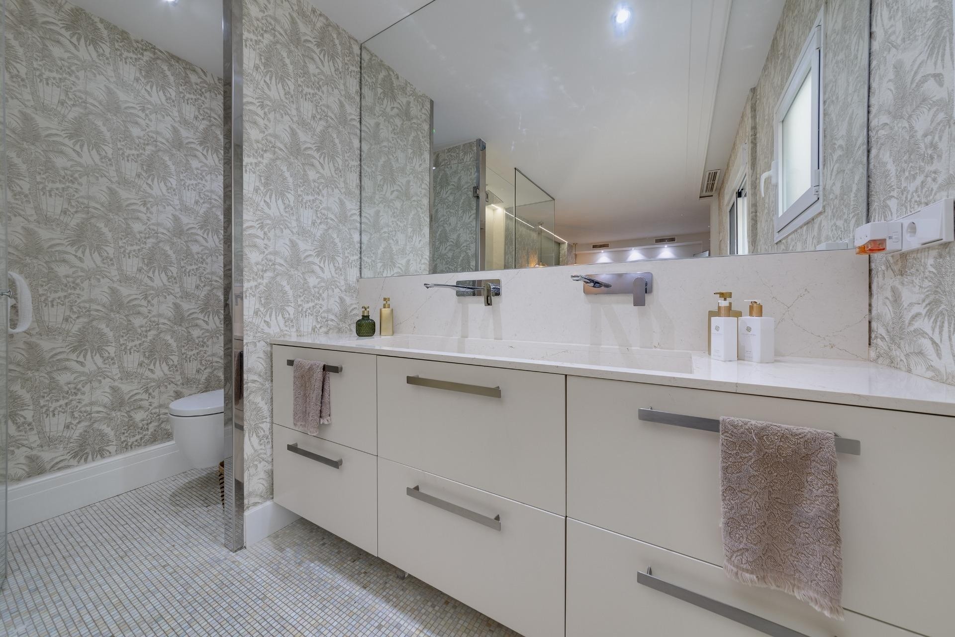 Sprzedaż - Apartament / Mieszkanie -
Torrevieja - Playa del Cura