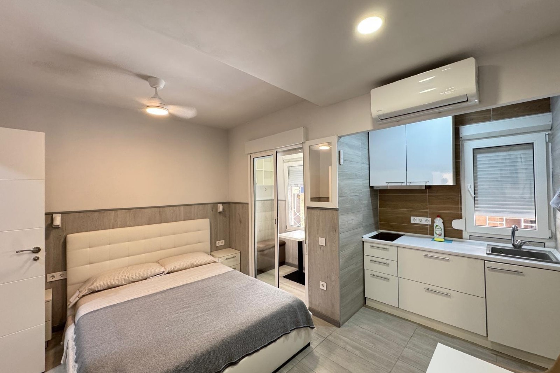 Sprzedaż - Apartament / Mieszkanie -
Torrevieja - Playa del Cura