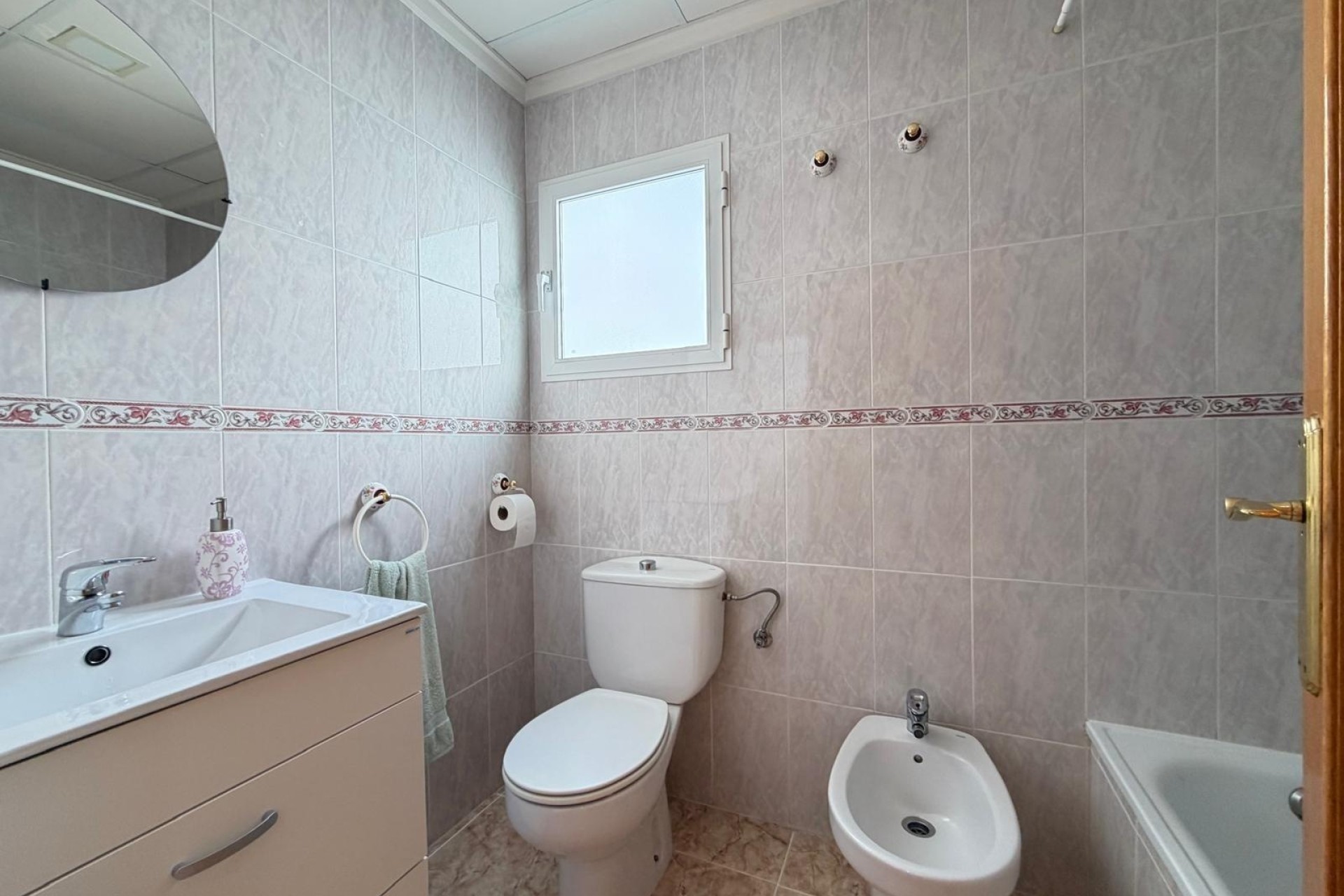 Sprzedaż - Apartament / Mieszkanie -
Torrevieja - Playa del Cura