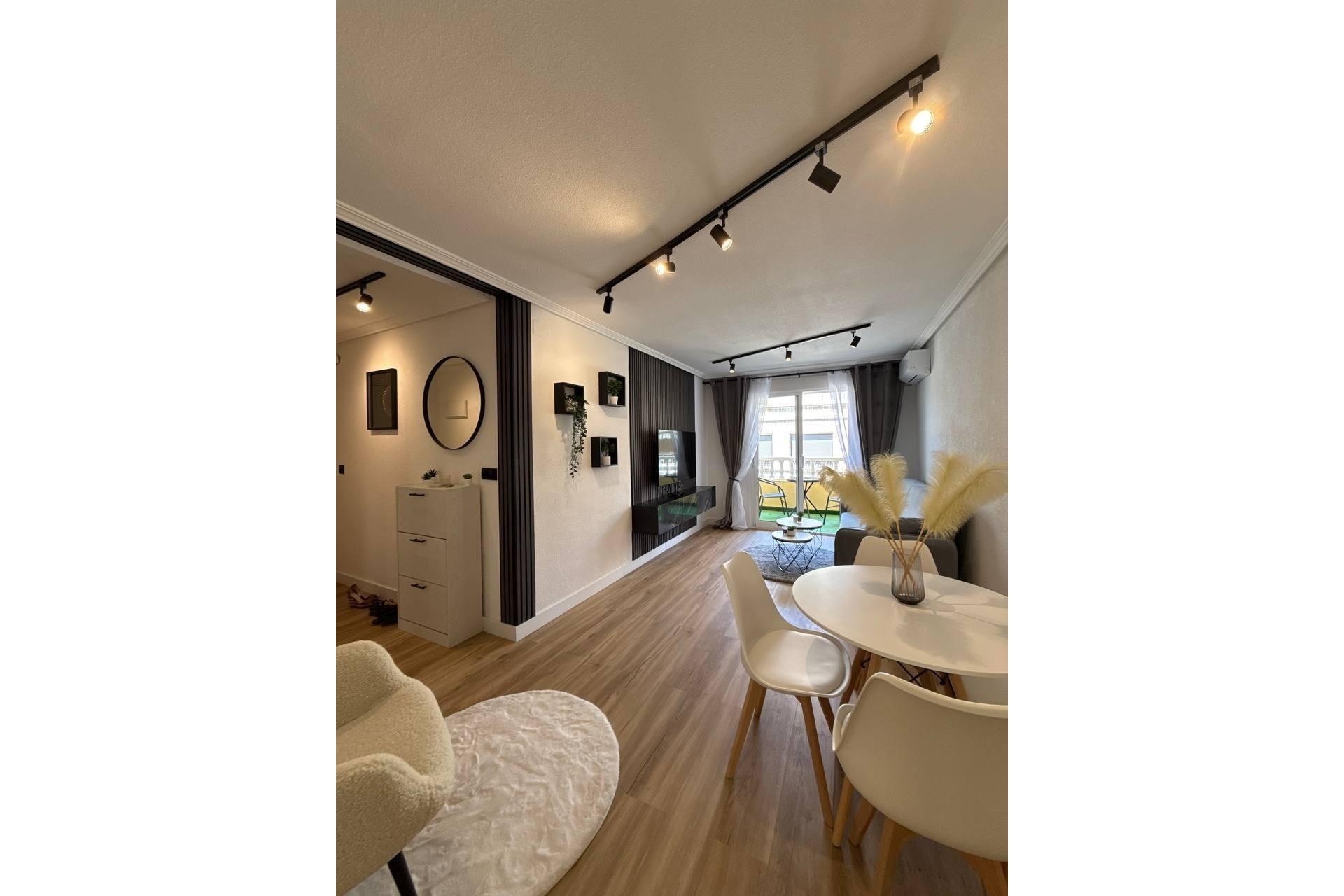 Sprzedaż - Apartament / Mieszkanie -
Torrevieja - Playa del Cura