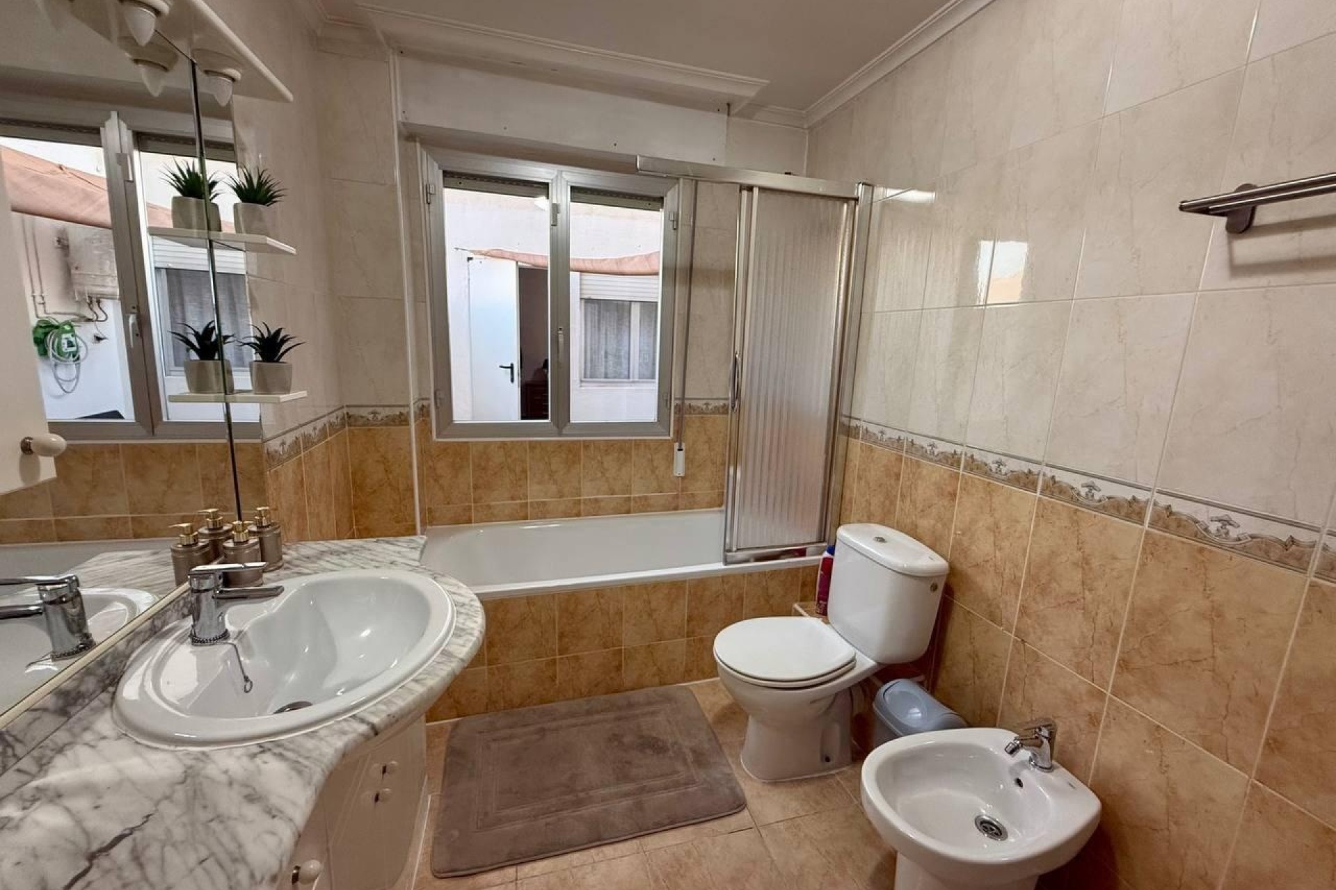 Sprzedaż - Apartament / Mieszkanie -
Torrevieja - Playa del Cura