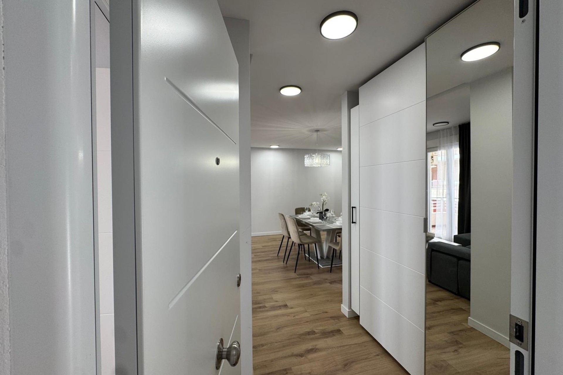Sprzedaż - Apartament / Mieszkanie -
Torrevieja - Playa del Cura