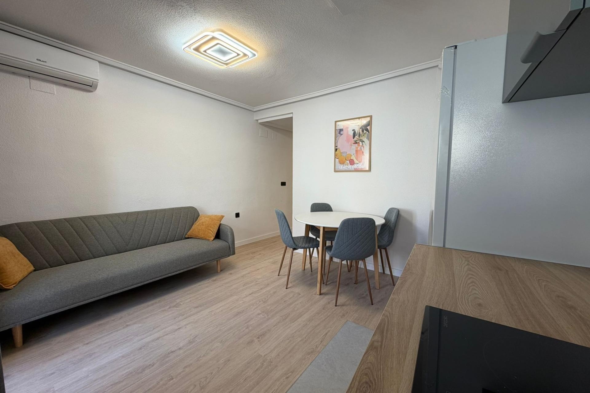 Sprzedaż - Apartament / Mieszkanie -
Torrevieja - Playa del Cura