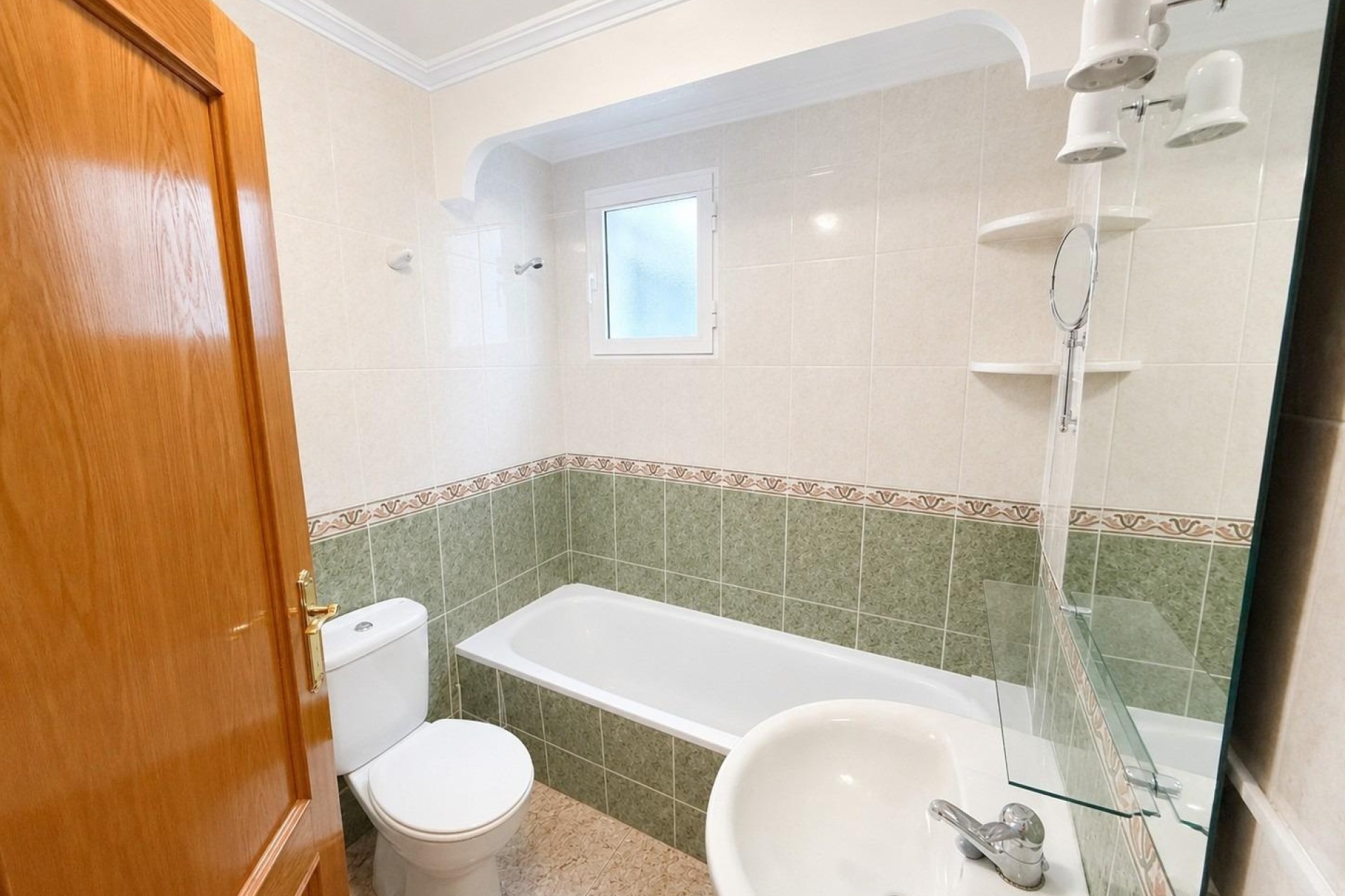 Sprzedaż - Apartament / Mieszkanie -
Torrevieja - Playa del Cura