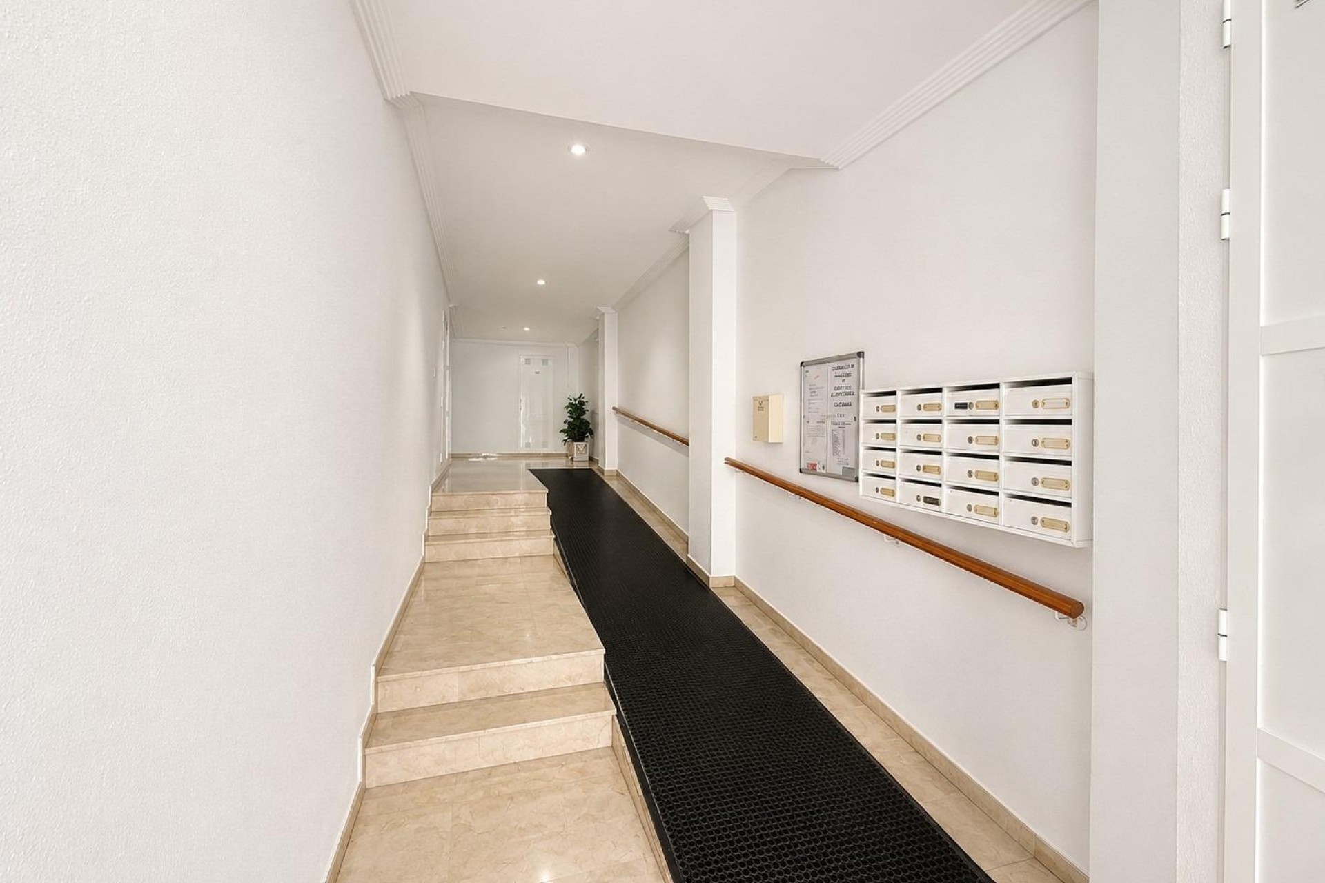 Sprzedaż - Apartament / Mieszkanie -
Torrevieja - Playa del Cura