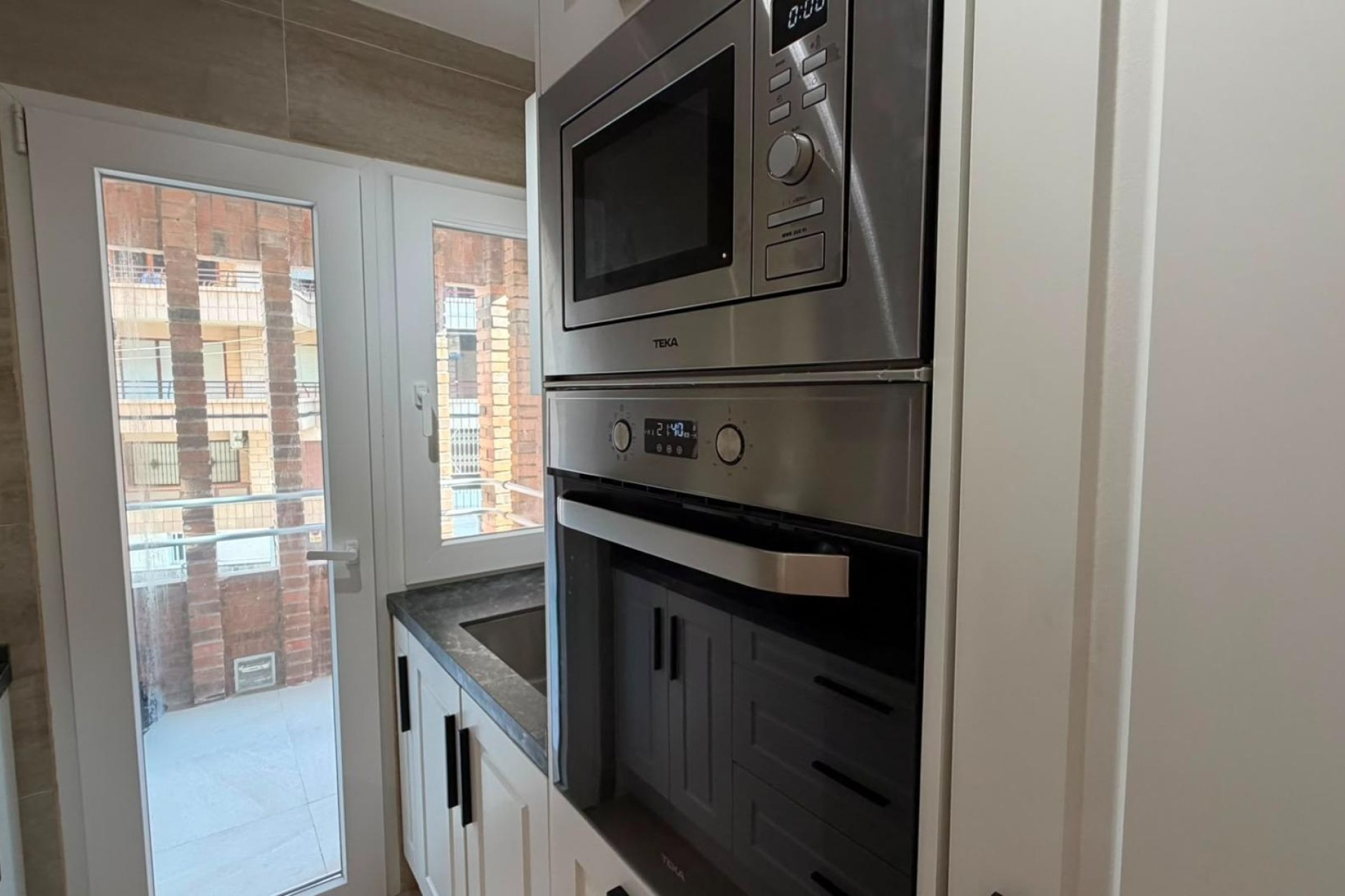 Sprzedaż - Apartament / Mieszkanie -
Torrevieja - Playa del Cura