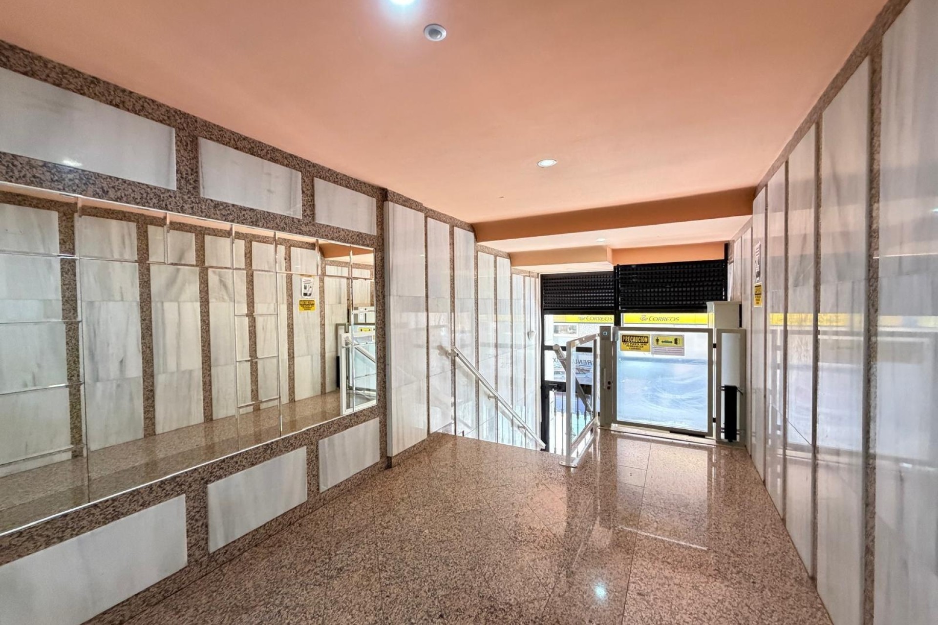 Sprzedaż - Apartament / Mieszkanie -
Torrevieja - Playa del Cura