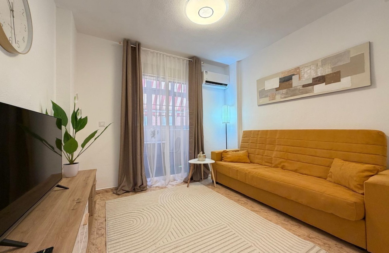 Sprzedaż - Apartament / Mieszkanie -
Torrevieja - Playa del Cura