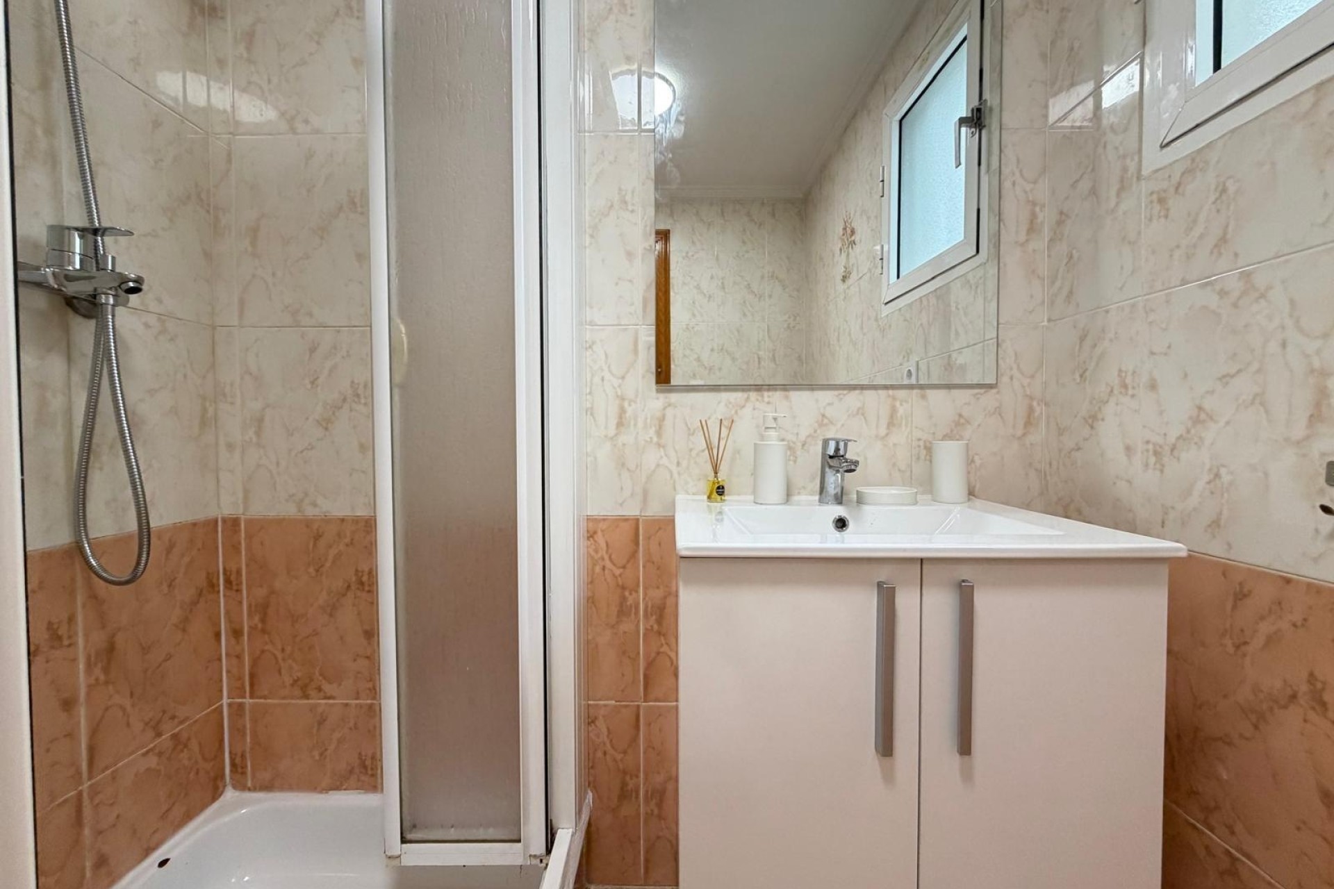 Sprzedaż - Apartament / Mieszkanie -
Torrevieja - Playa del Cura