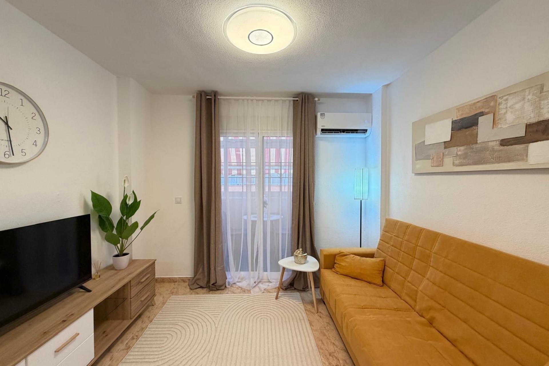 Sprzedaż - Apartament / Mieszkanie -
Torrevieja - Playa del Cura