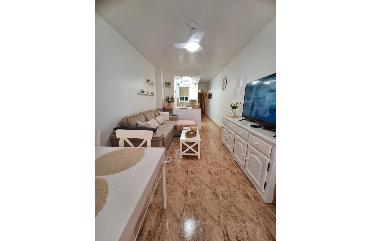Sprzedaż - Apartament / Mieszkanie -
Torrevieja - Playa del Cura