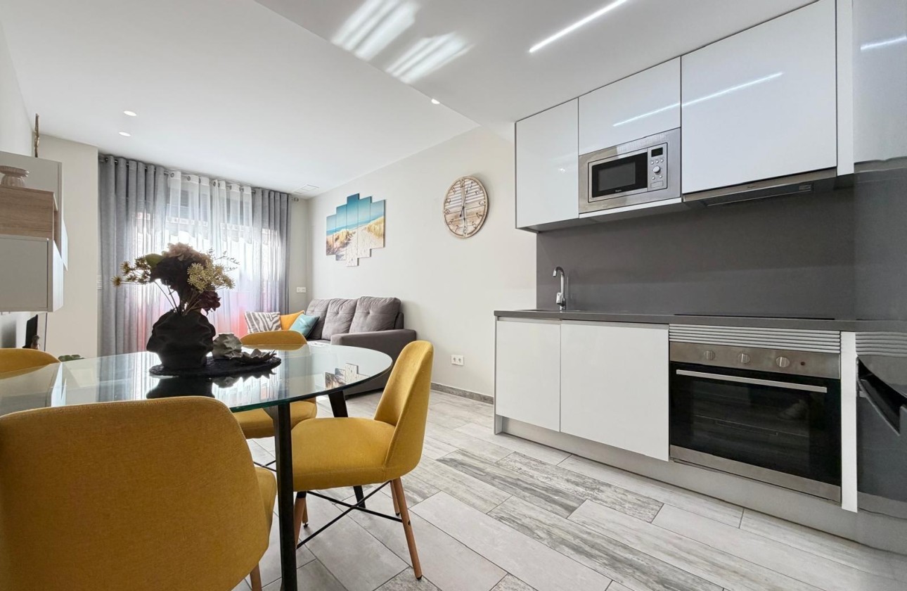 Sprzedaż - Apartament / Mieszkanie -
Torrevieja - Playa del Cura