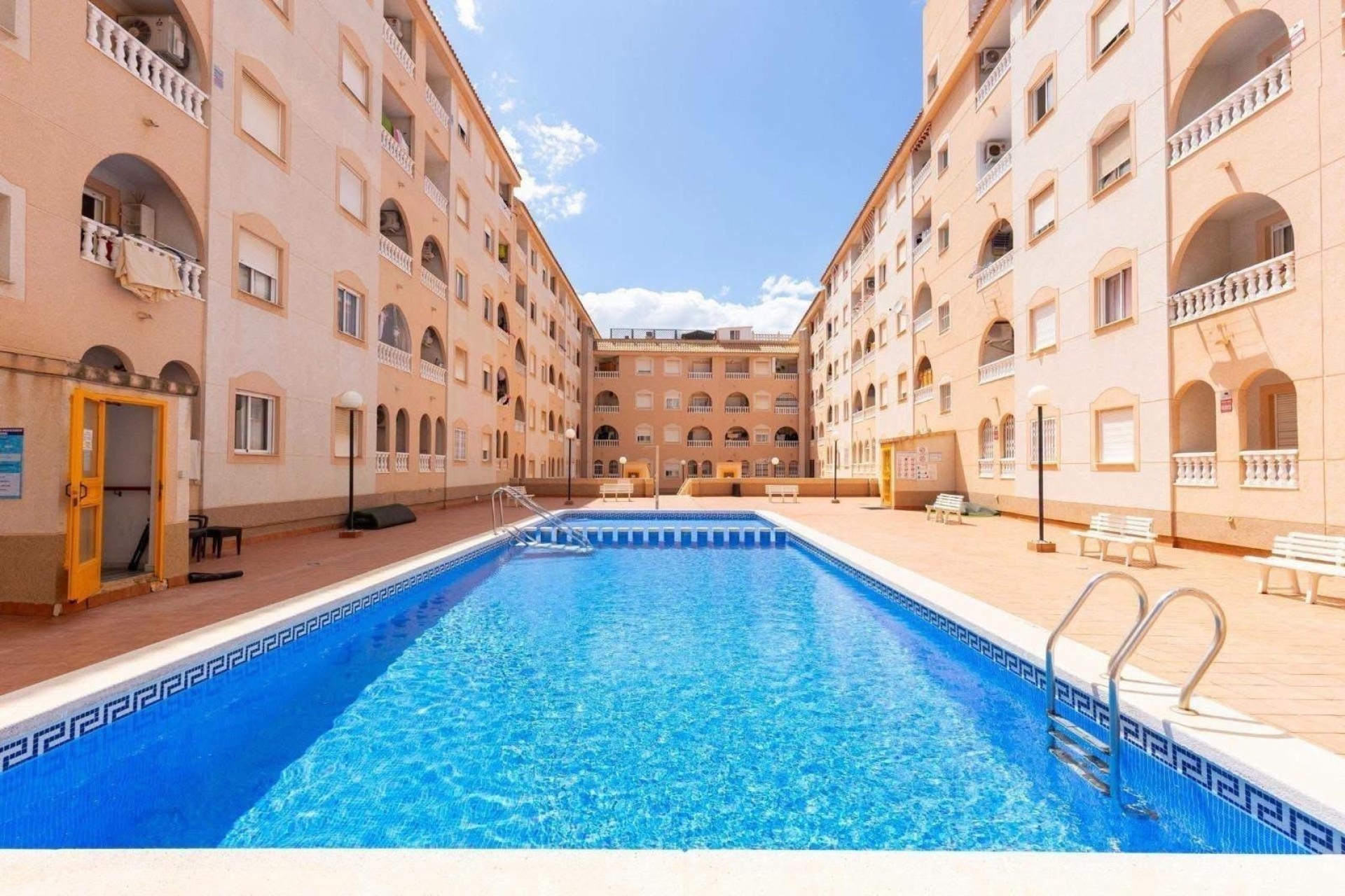 Sprzedaż - Apartament / Mieszkanie -
Torrevieja - Playa del Cura