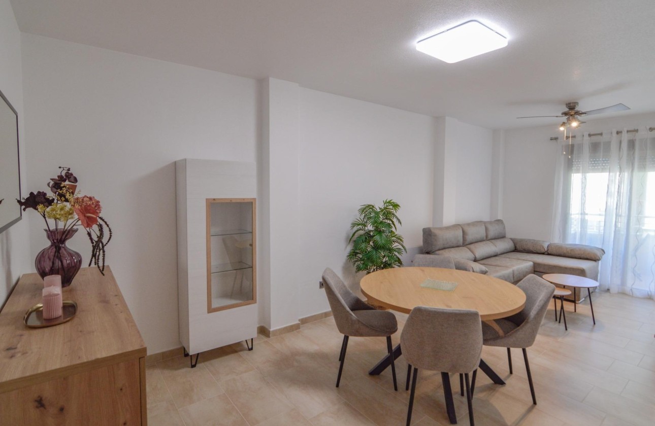 Sprzedaż - Apartament / Mieszkanie -
Torrevieja - Playa del Cura