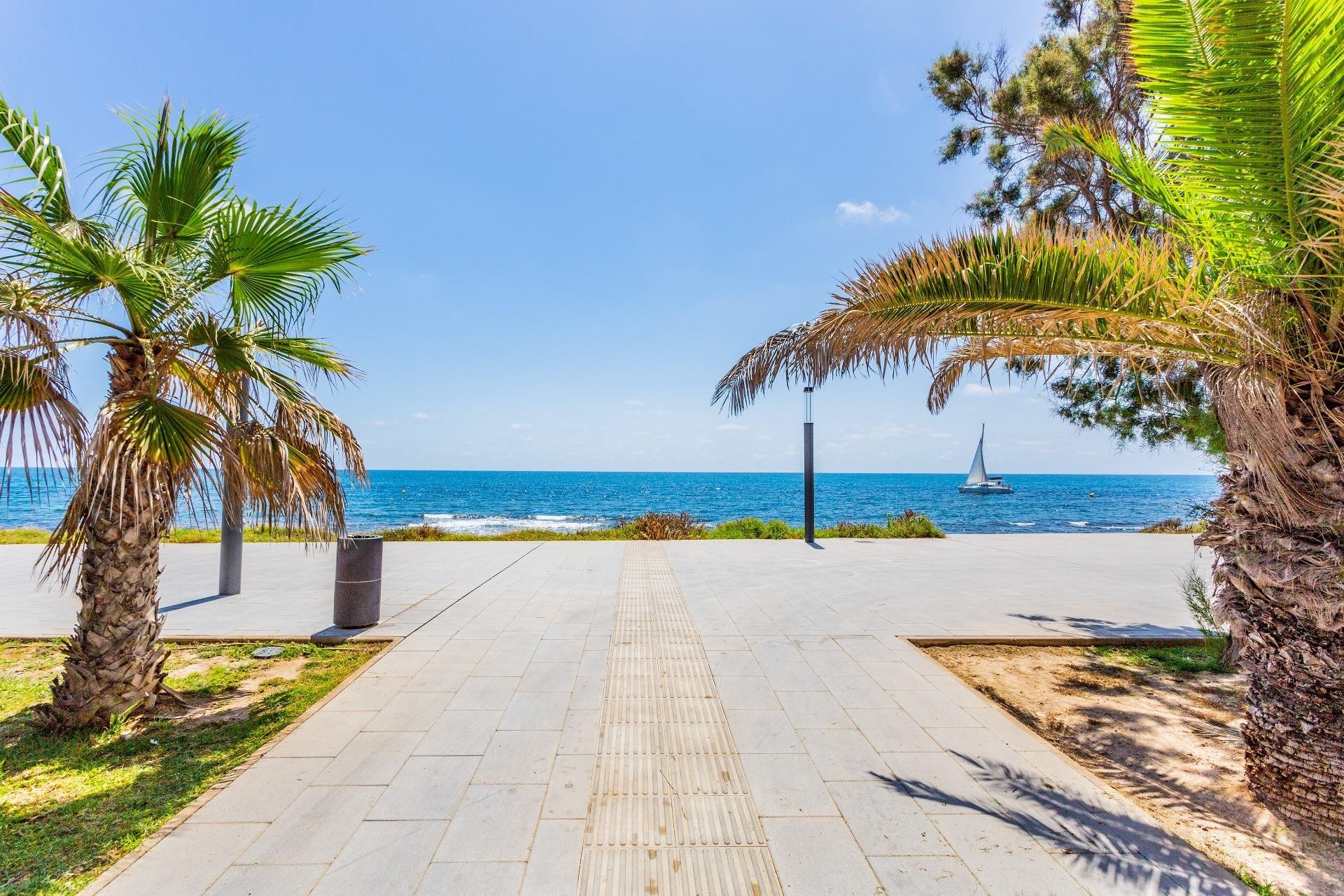 Sprzedaż - Apartament / Mieszkanie -
Torrevieja - Playa del Cura