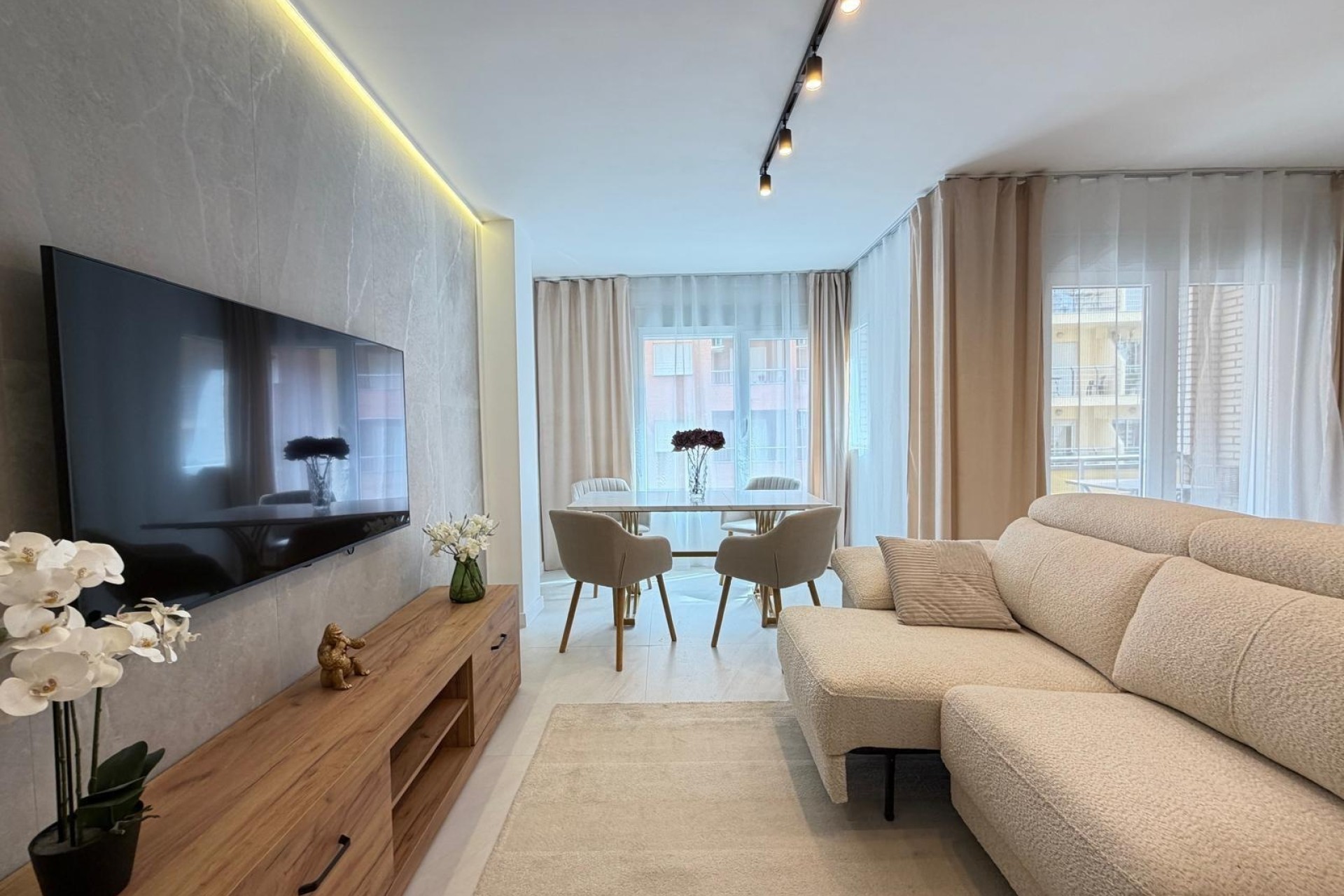 Sprzedaż - Apartament / Mieszkanie -
Torrevieja - Playa del Cura