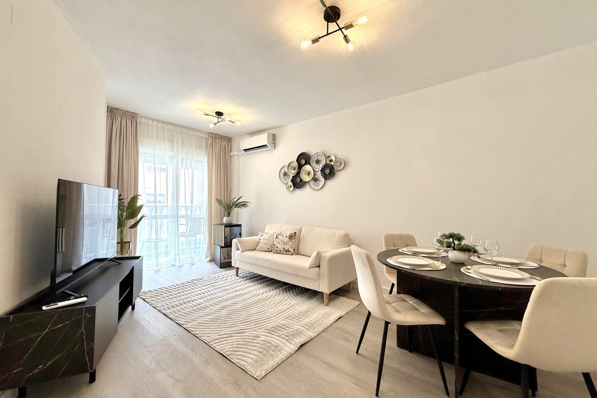 Sprzedaż - Apartament / Mieszkanie -
Torrevieja - Playa del Cura