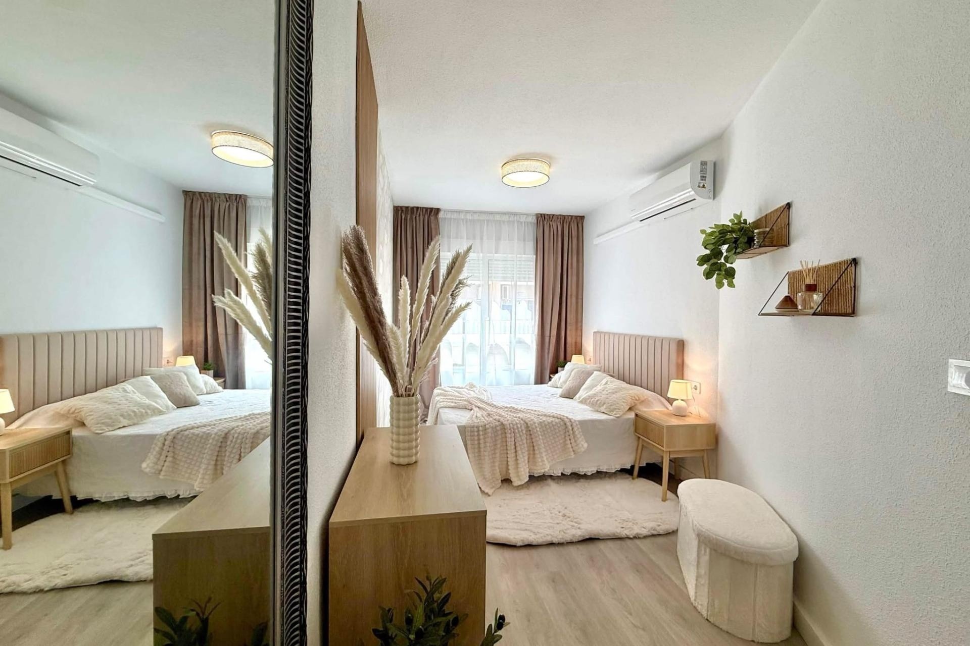 Sprzedaż - Apartament / Mieszkanie -
Torrevieja - Playa del Cura