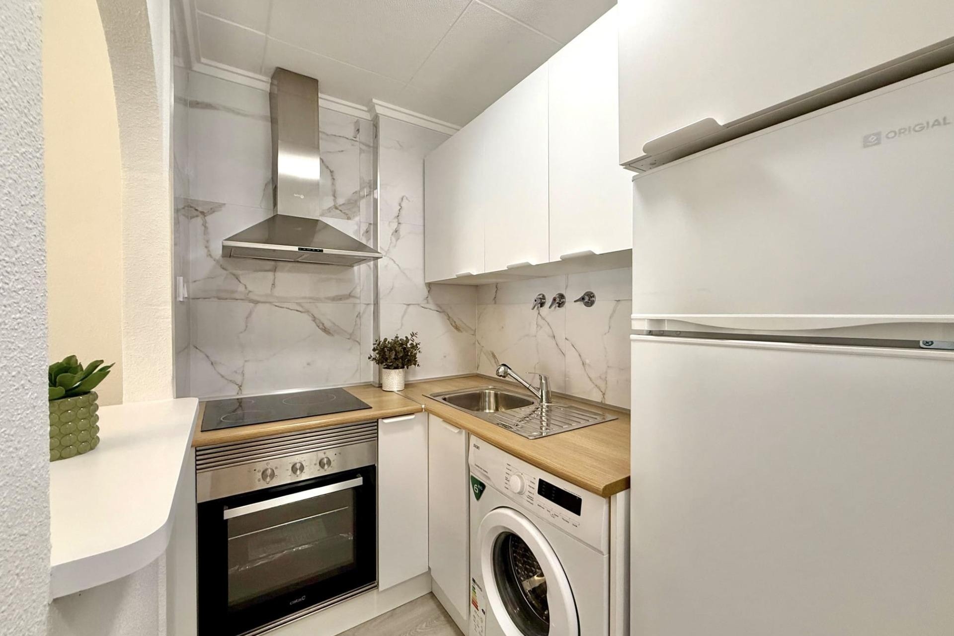 Sprzedaż - Apartament / Mieszkanie -
Torrevieja - Playa del Cura