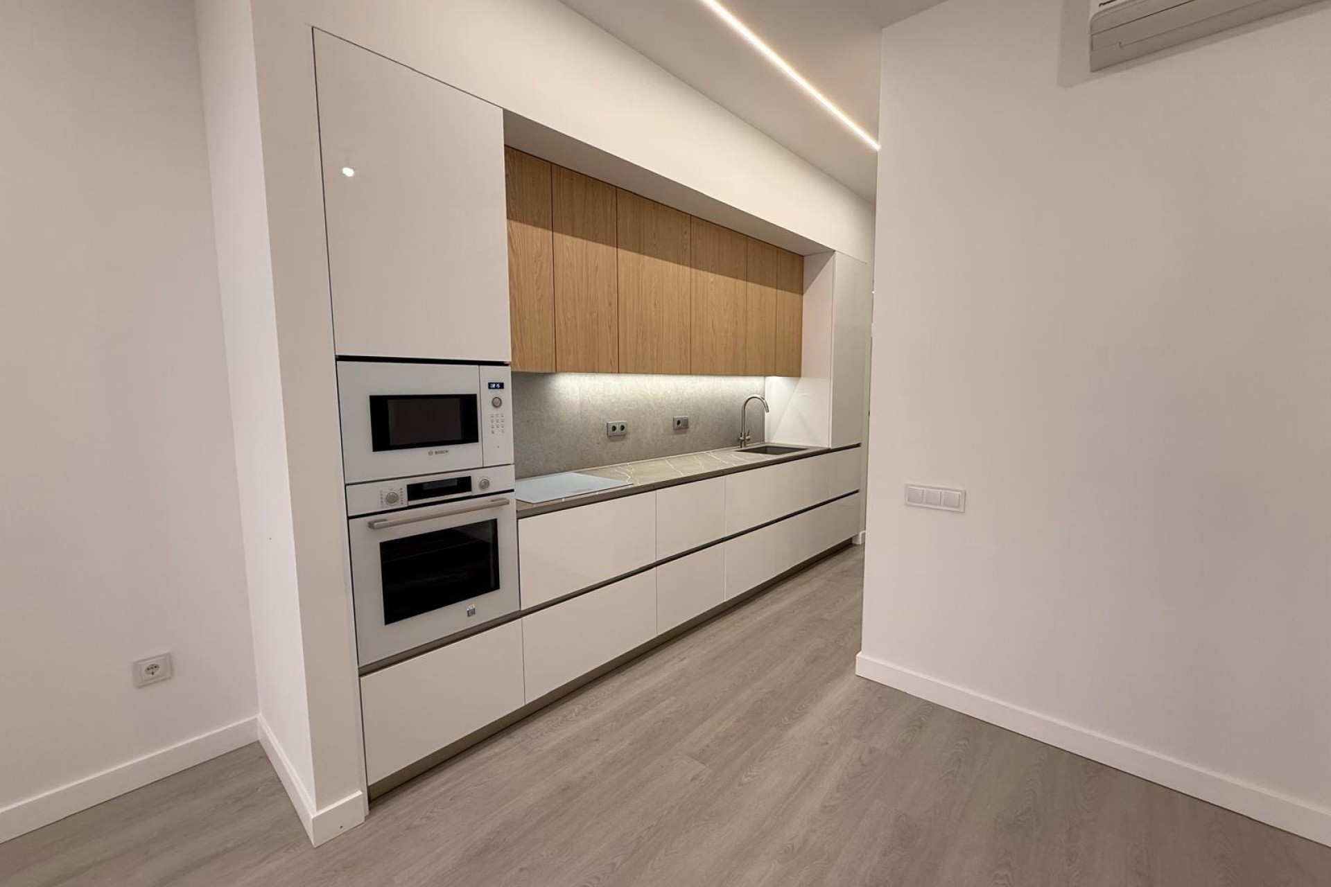 Sprzedaż - Apartament / Mieszkanie -
Torrevieja - Playa del Cura
