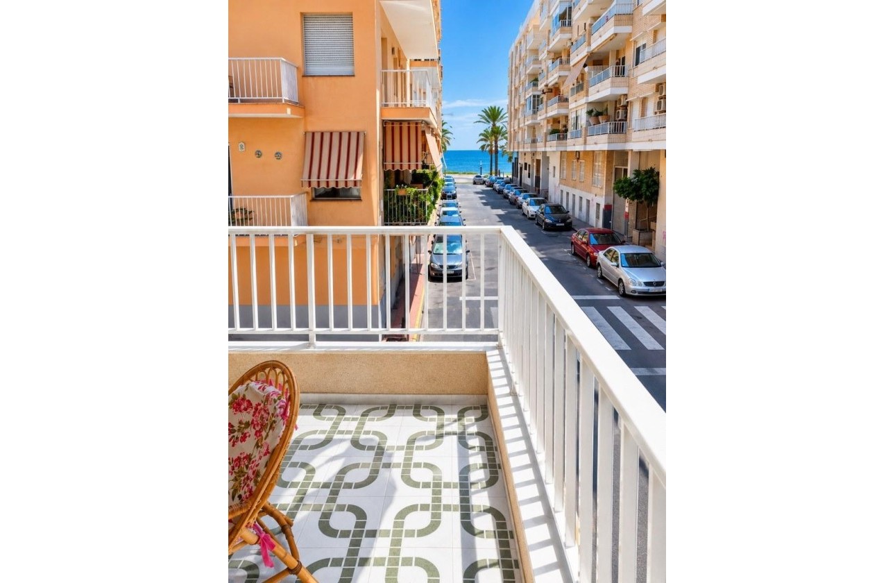 Sprzedaż - Apartament / Mieszkanie -
Torrevieja - Playa del Cura