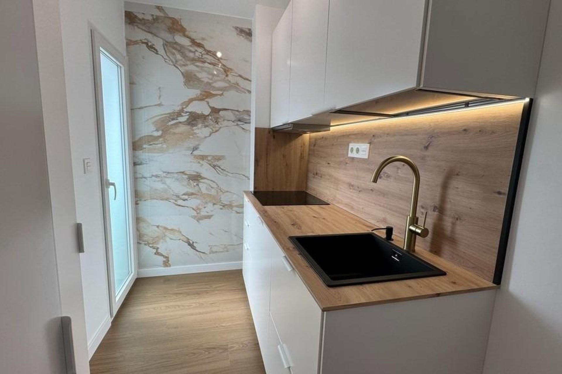 Sprzedaż - Apartament / Mieszkanie -
Torrevieja - Punta Prima