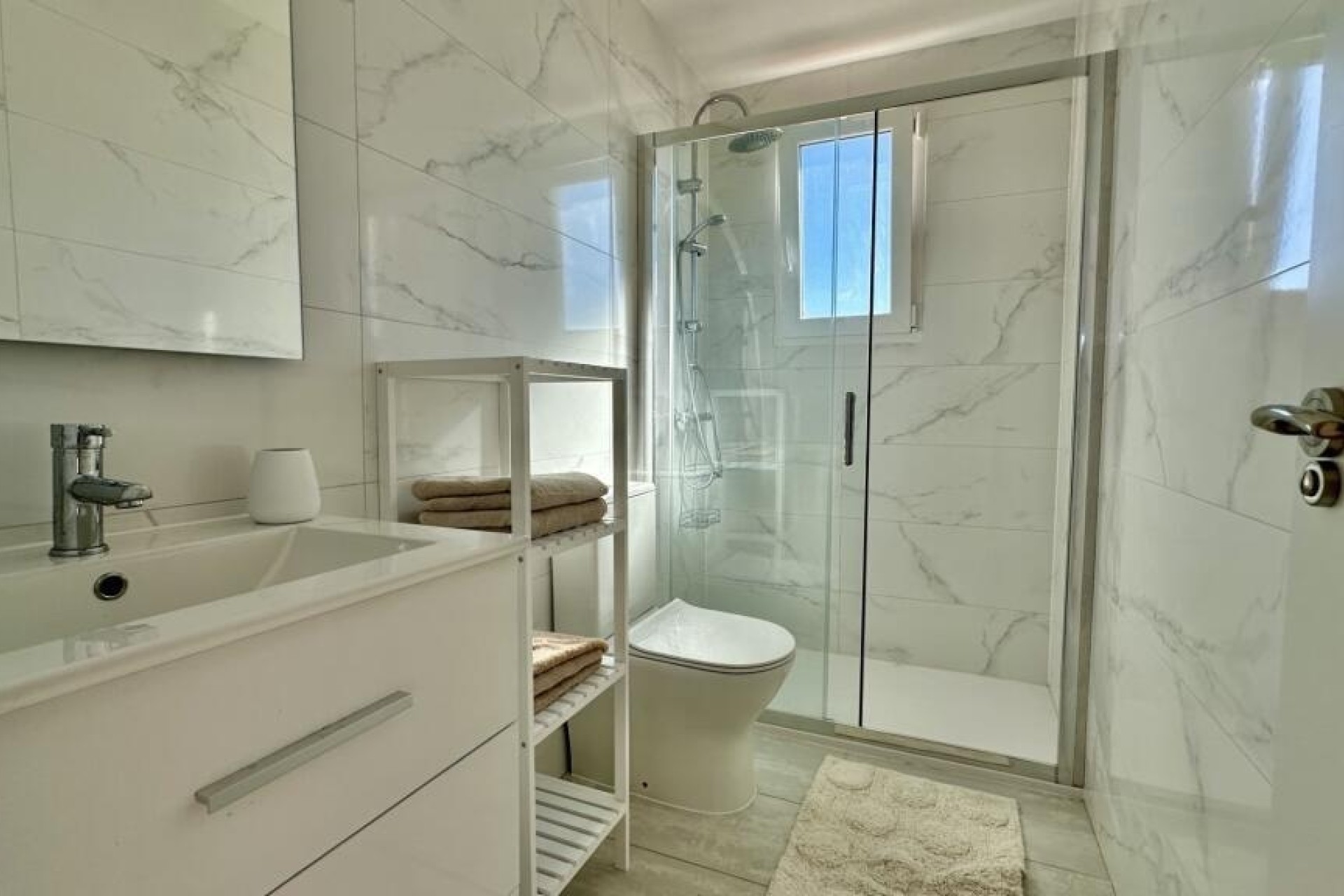 Sprzedaż - Apartament / Mieszkanie -
Torrevieja - Punta Prima