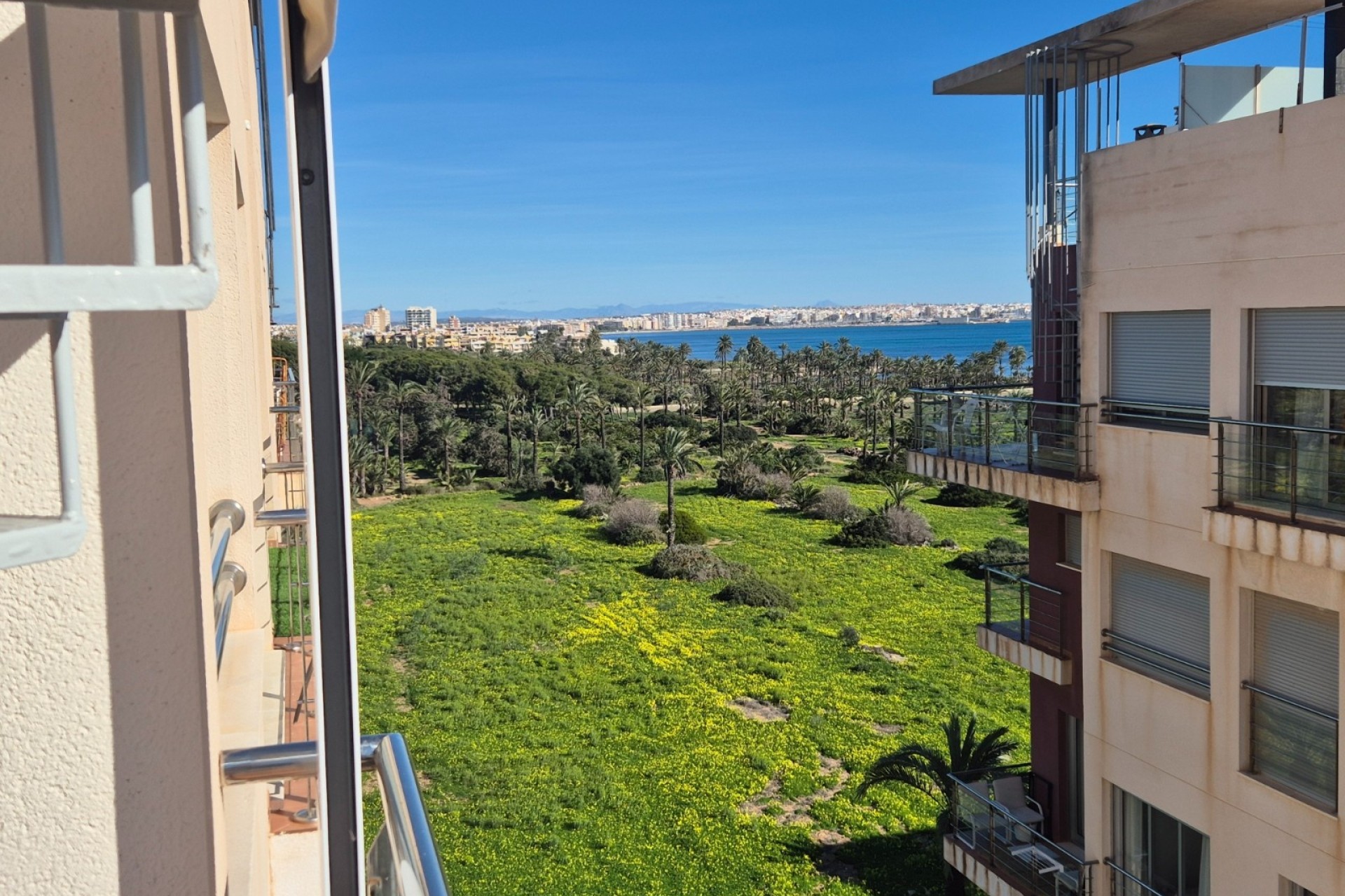 Sprzedaż - Apartament / Mieszkanie -
Torrevieja - Punta Prima