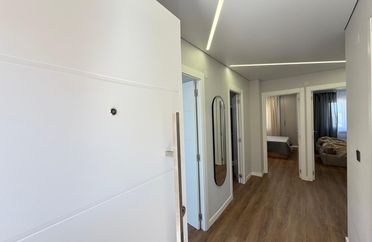 Sprzedaż - Apartament / Mieszkanie -
Torrevieja - Punta Prima