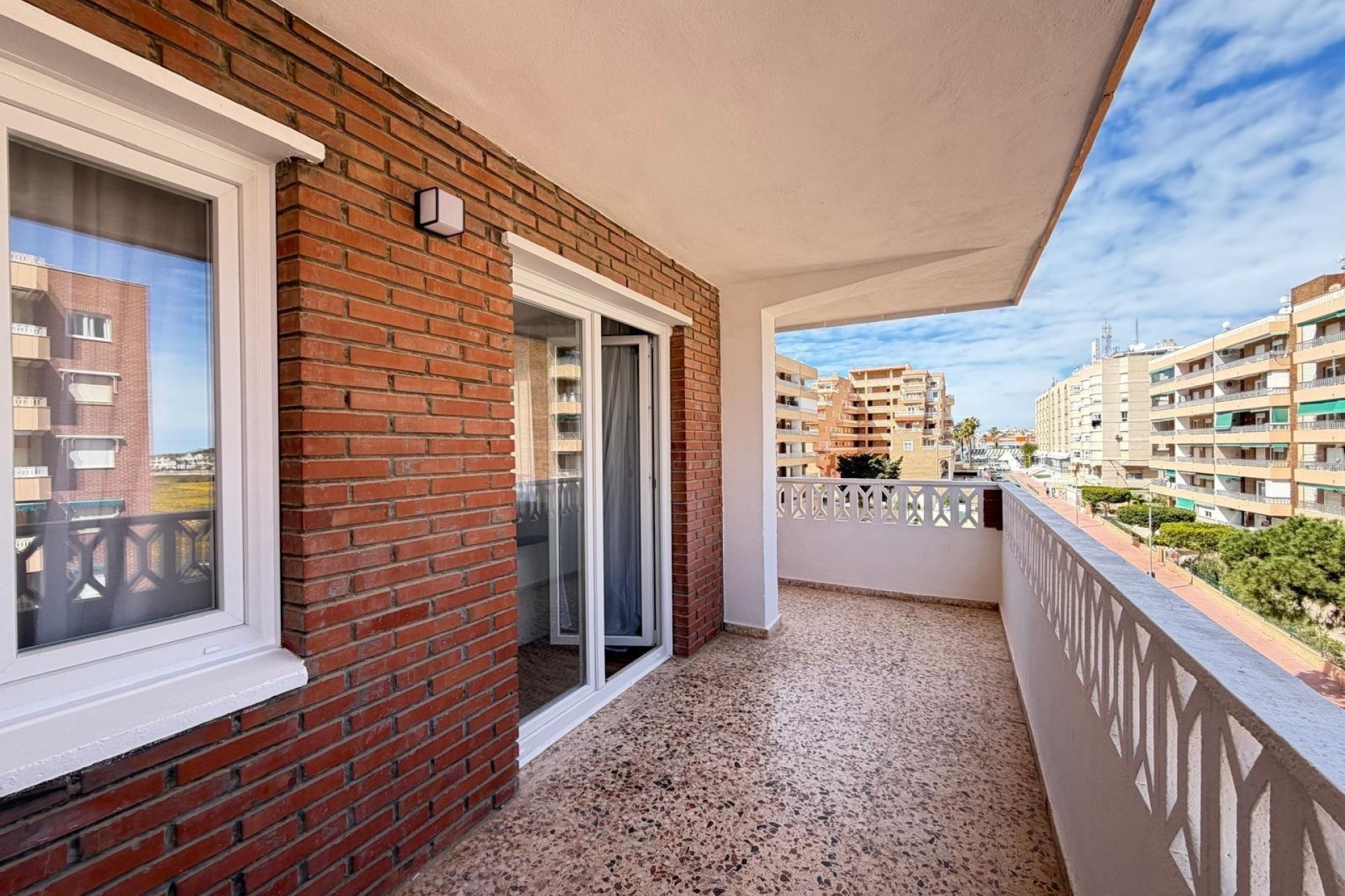 Sprzedaż - Apartament / Mieszkanie -
Torrevieja - Punta Prima