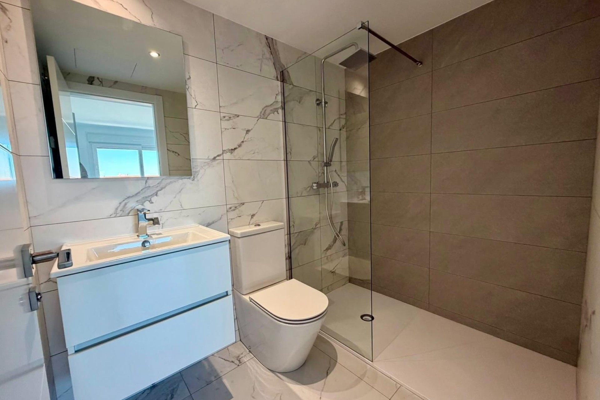 Sprzedaż - Apartament / Mieszkanie -
Torrevieja - Punta Prima