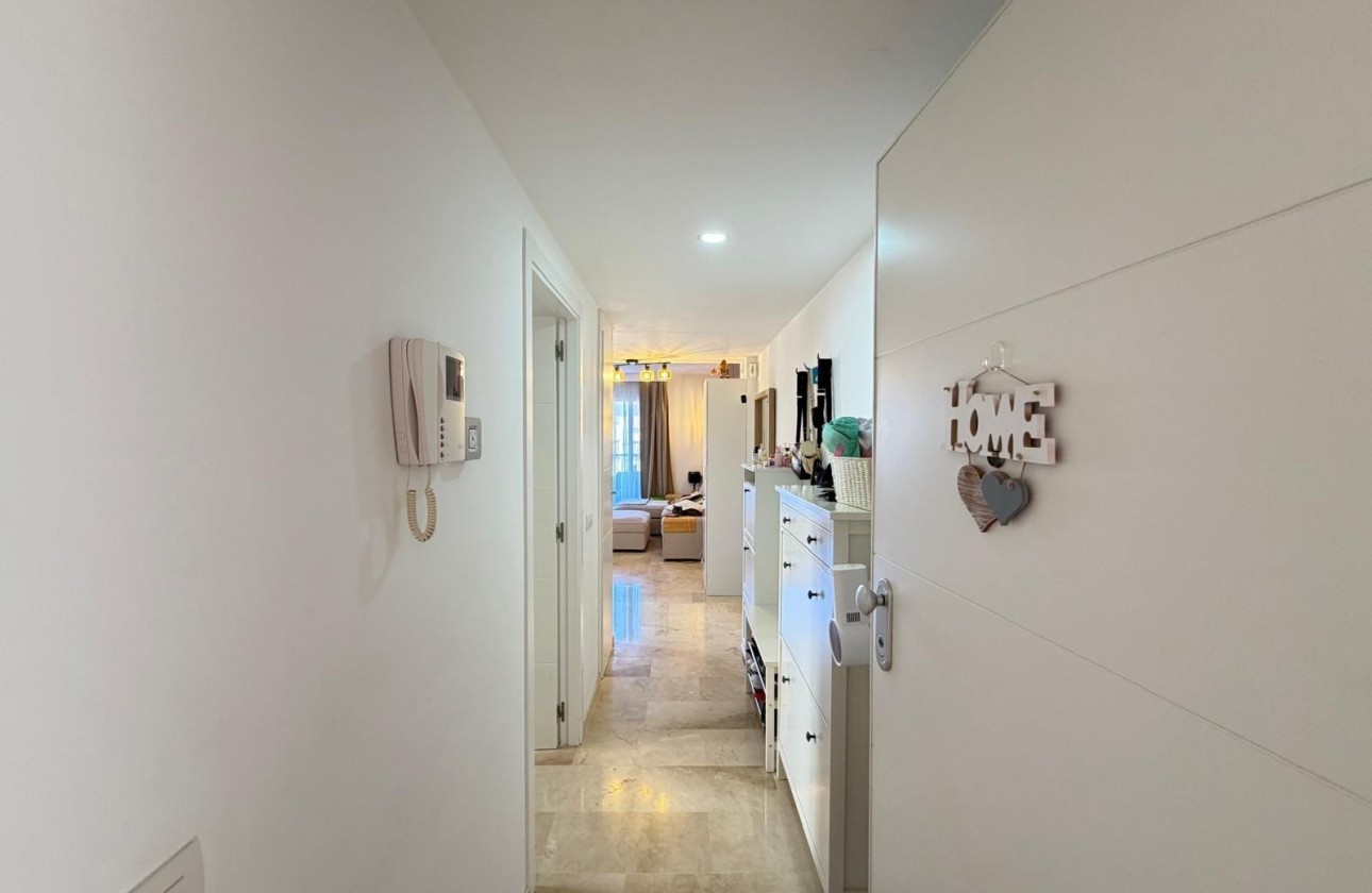 Sprzedaż - Apartament / Mieszkanie -
Torrevieja - Punta Prima