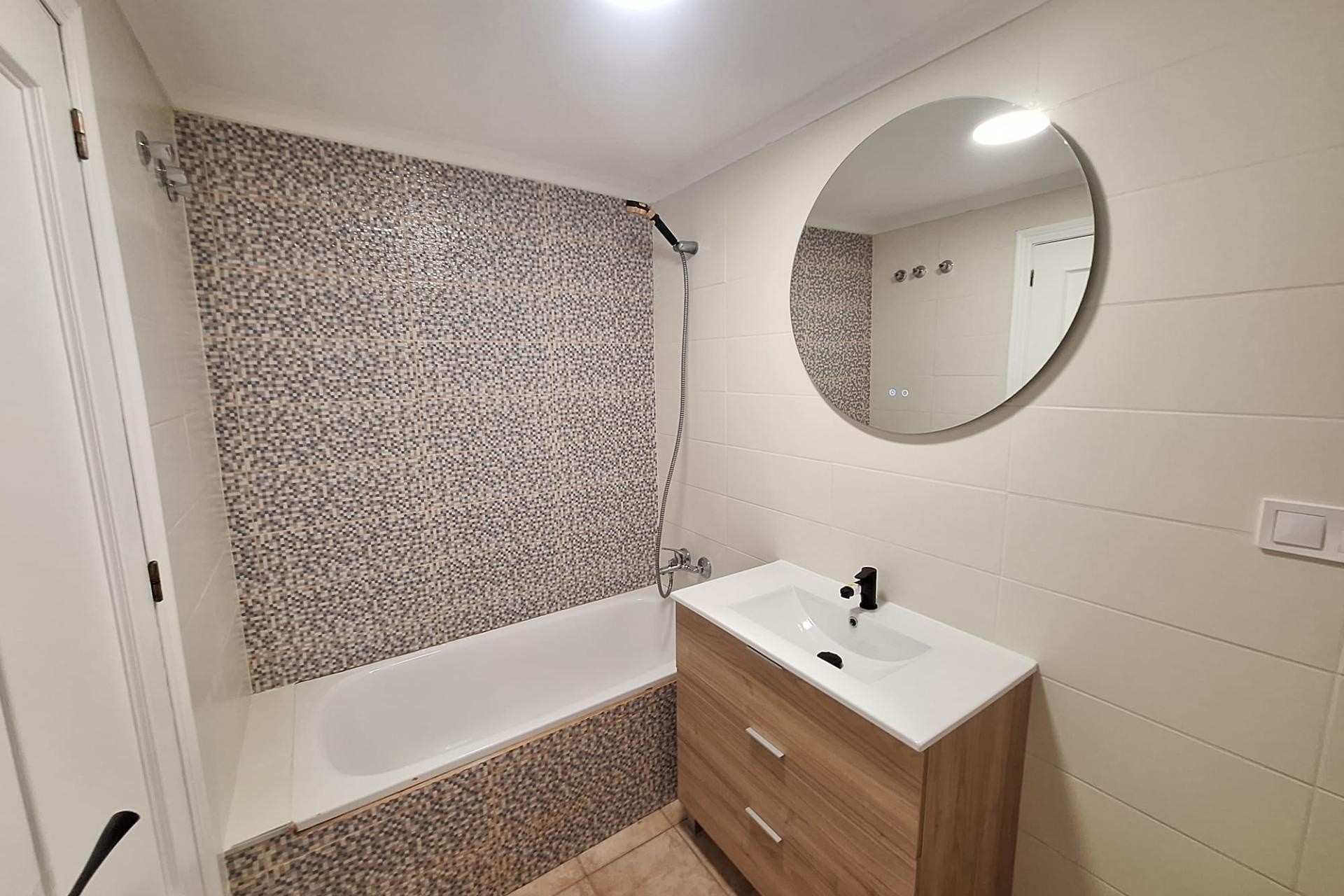 Sprzedaż - Apartament / Mieszkanie -
Torrevieja - Sector 25