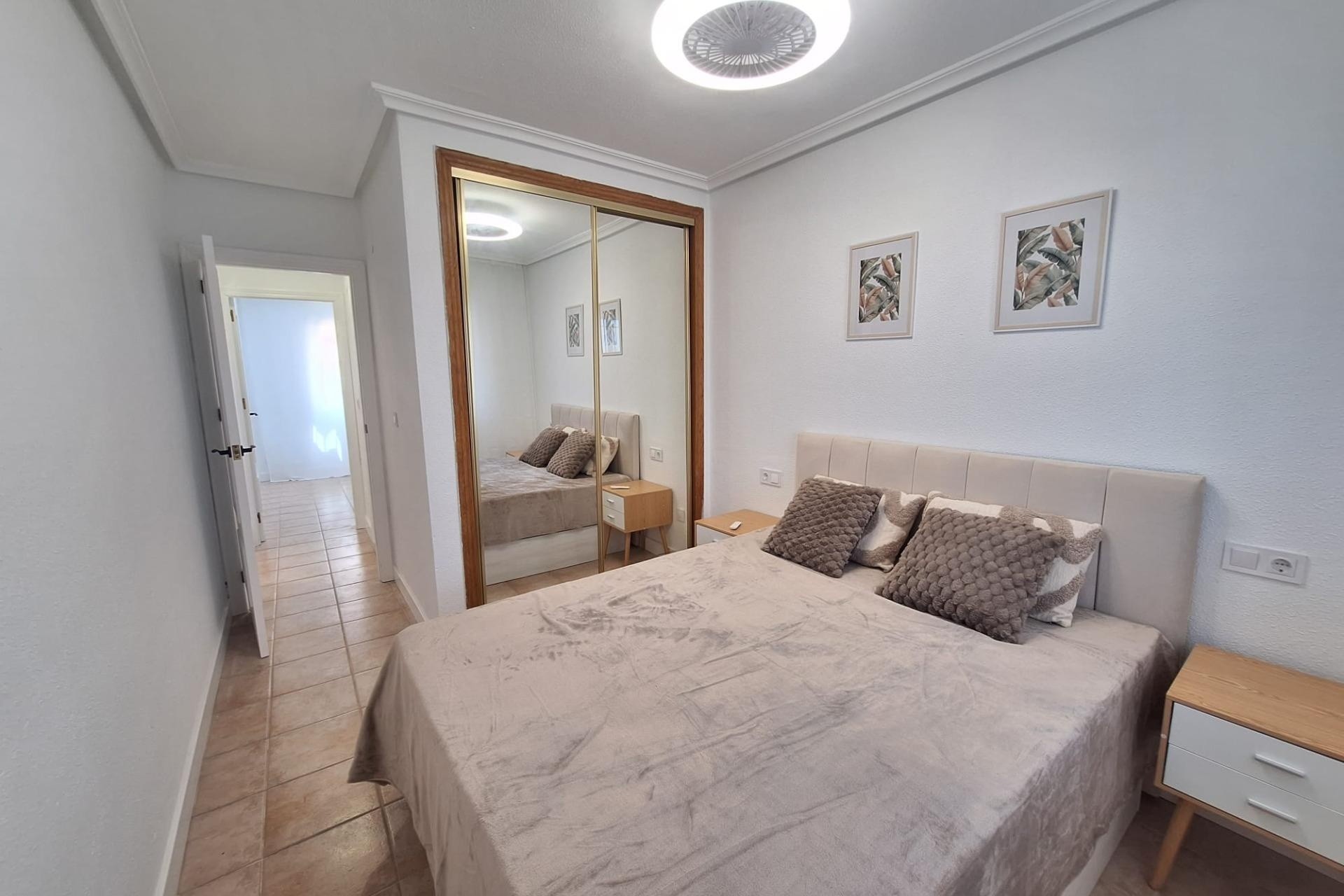 Sprzedaż - Apartament / Mieszkanie -
Torrevieja - Sector 25