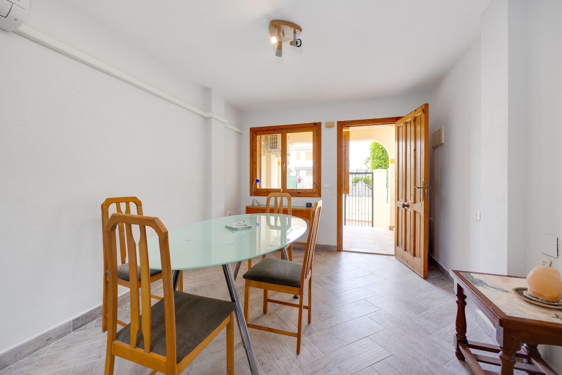 Sprzedaż - Apartament / Mieszkanie -
Torrevieja - Torre la mata