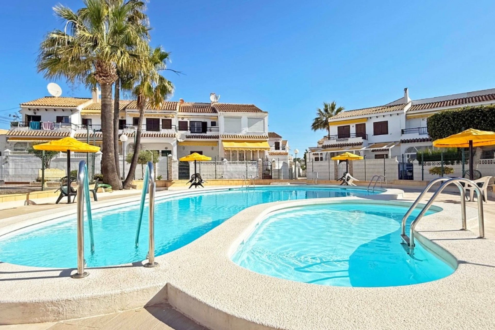 Sprzedaż - Apartament / Mieszkanie -
Torrevieja - Torrelamata - La Mata